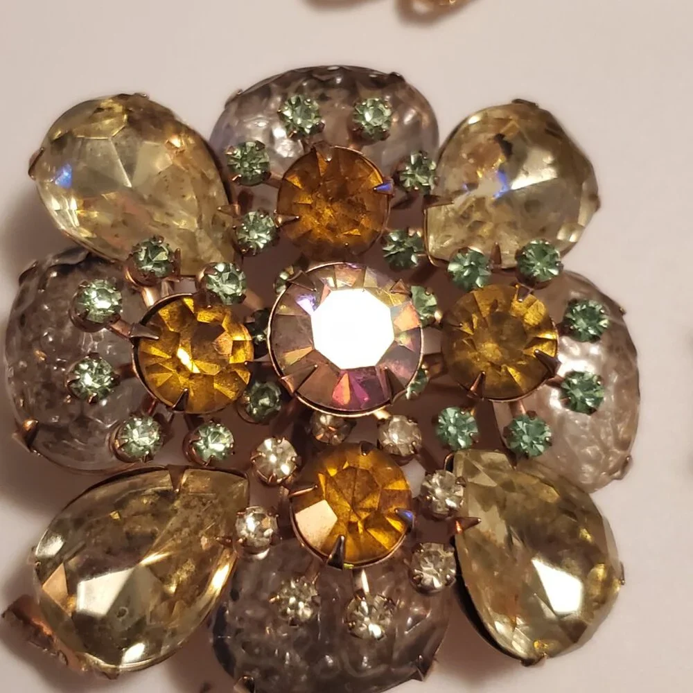 6 Pins or Brooches, items # A -1210-1215.  wt. 142 grams . - Picture 13 of 14